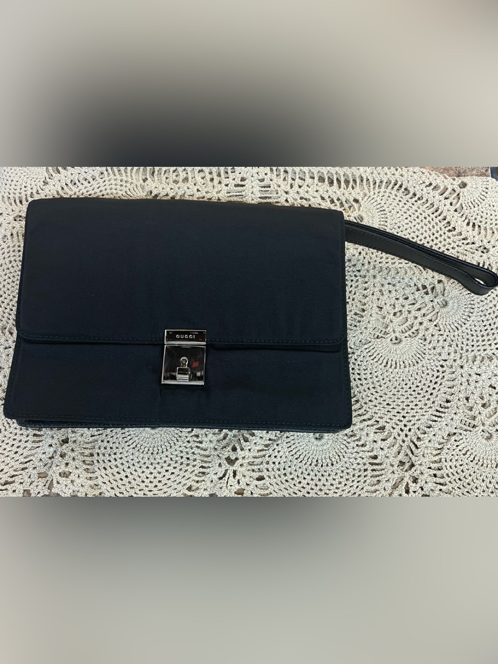 Gucci vintage clutch features silver-tone hardware and a wrist strap